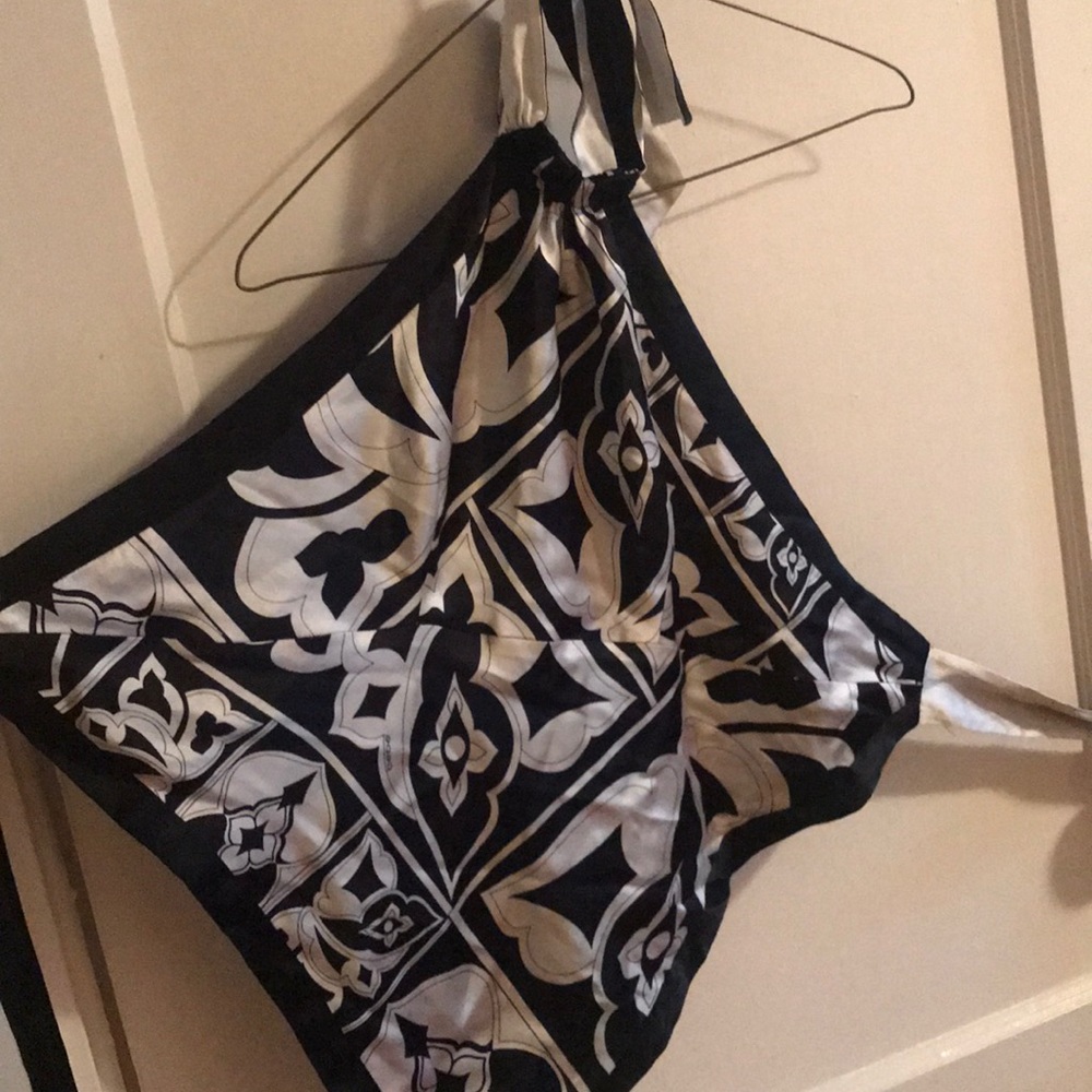 Reversible handkerchief halter
